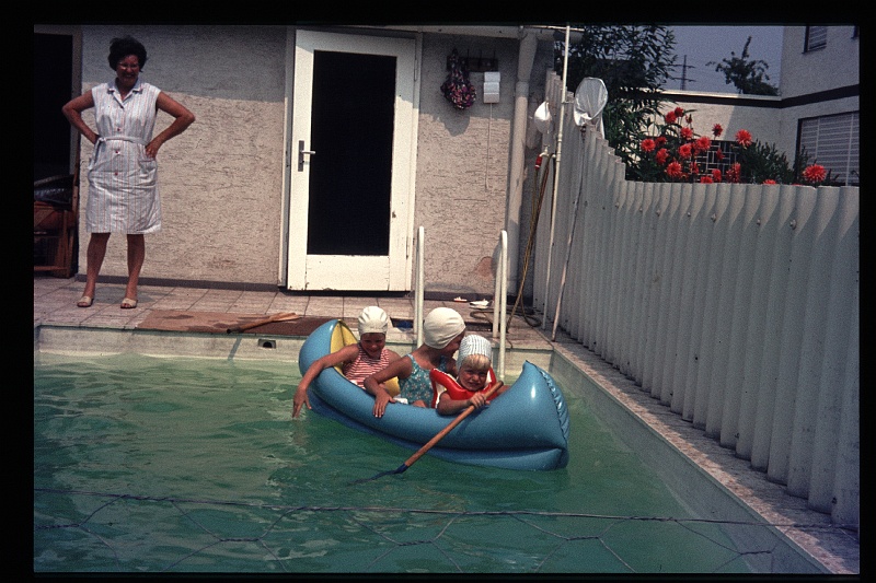 22.Regensburg jul 1969 Ilse,Brigitte,Marion,Peter.JPG